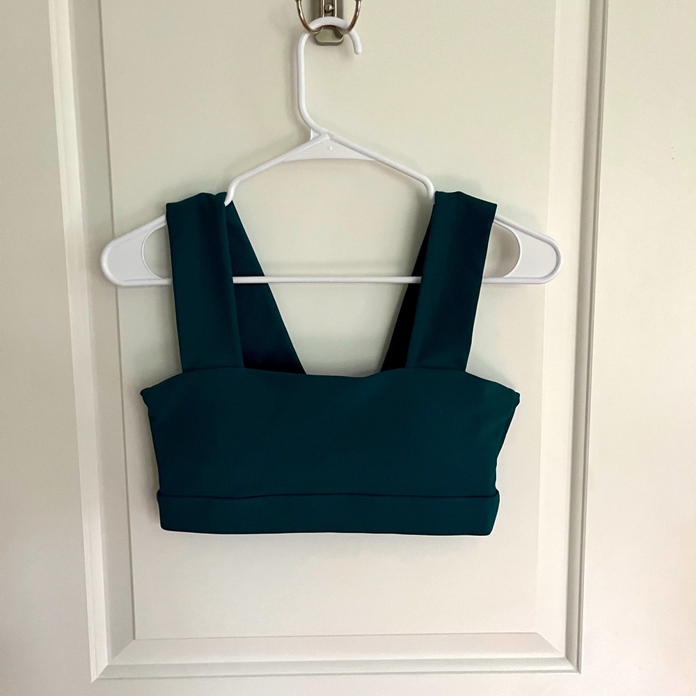 WILO green sports bra